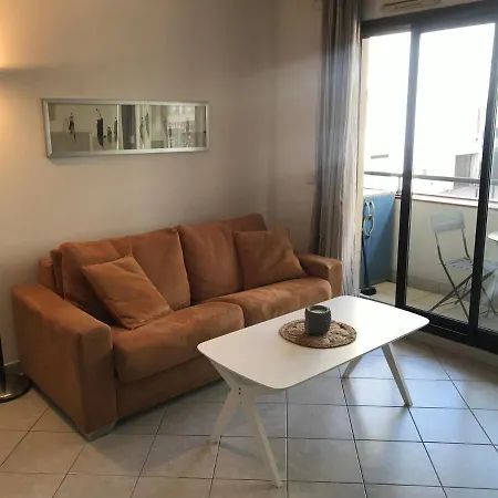 W/ Balcony Ideal For Congress & Holidays Apartment *